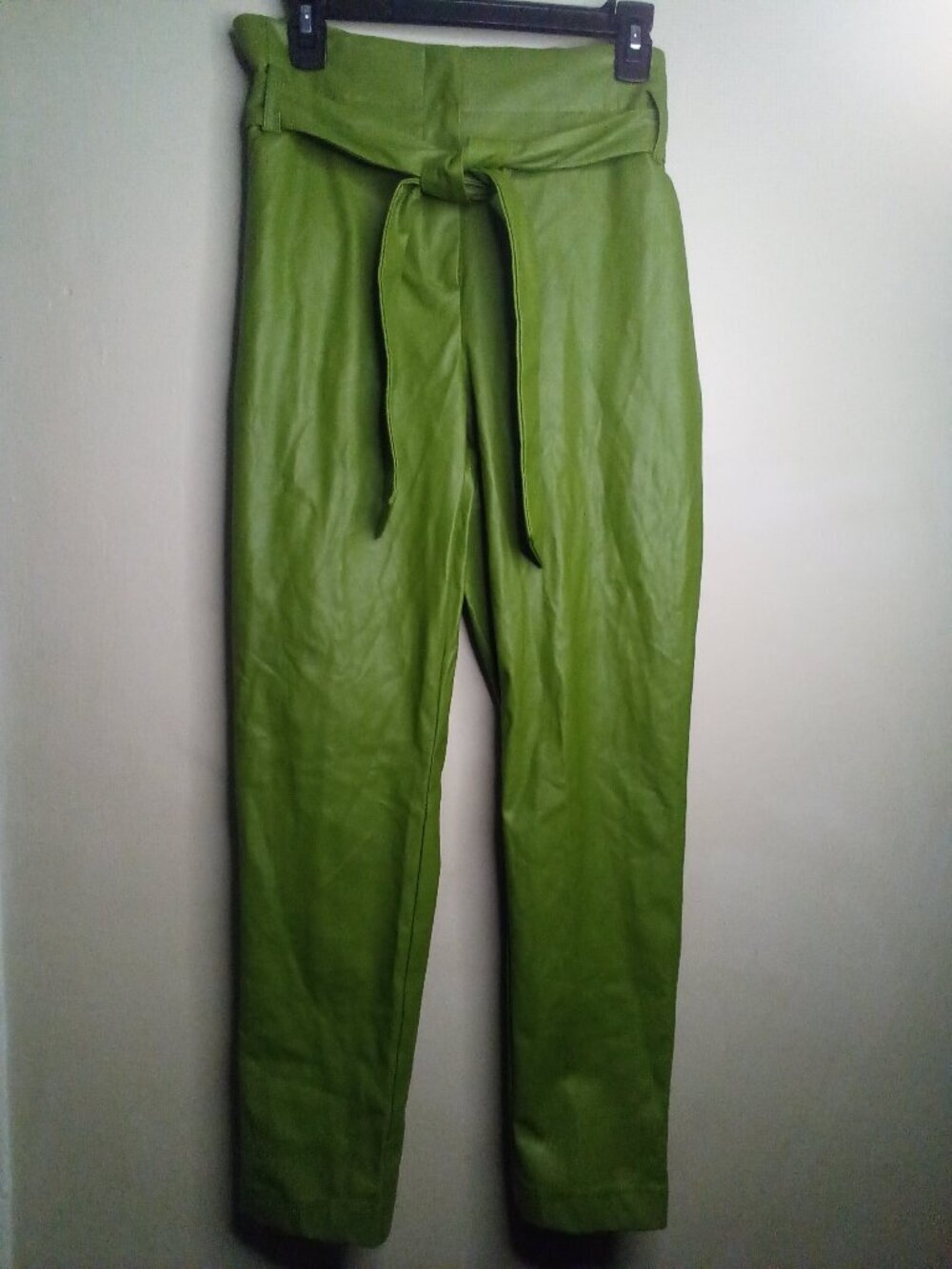 New York & Company Faux Leather Pants Women 10 Belt Soft Green